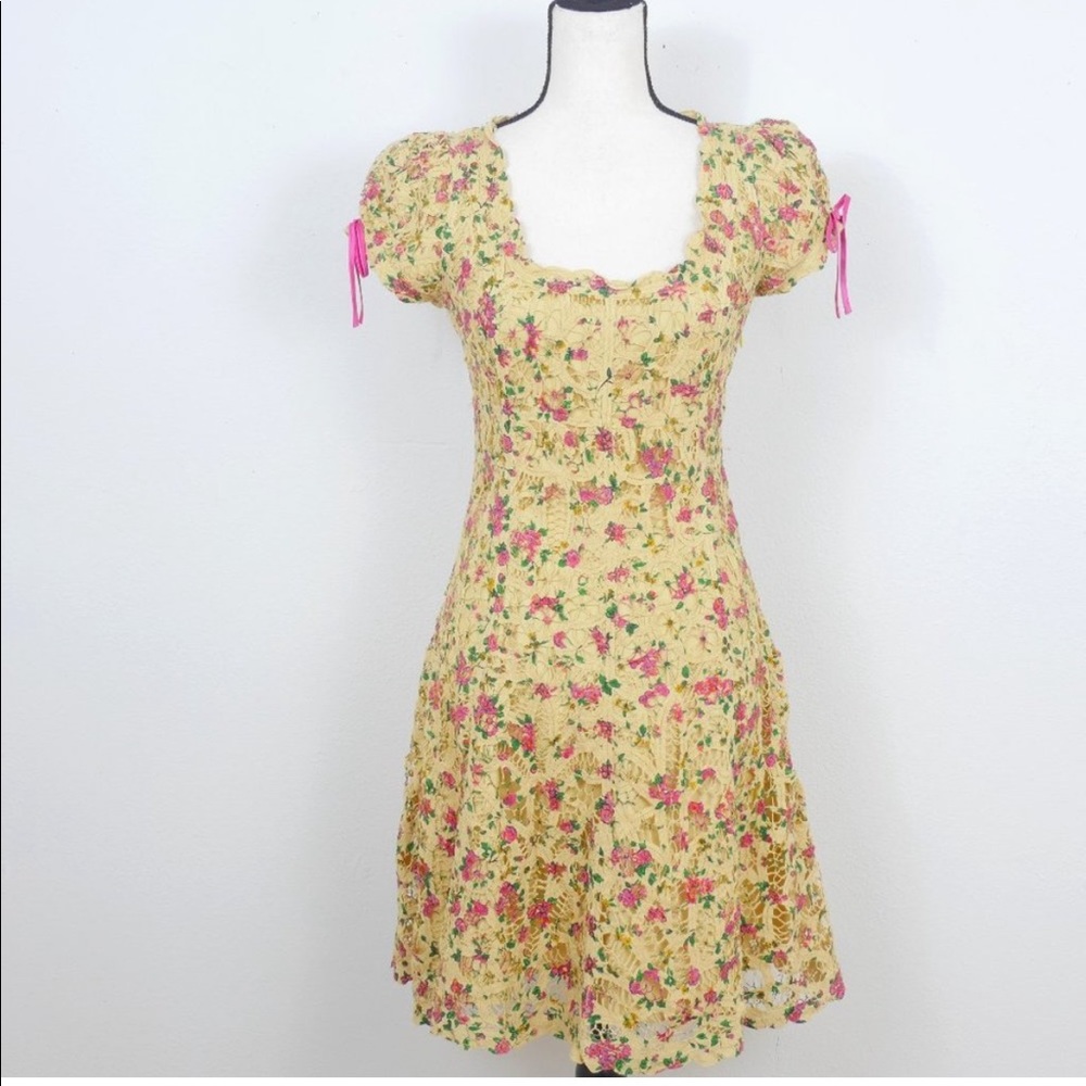 Betsey Johnson Tan Lace Pink Roses Short Puff Sleeve U Neck SZ 2 Y2K Retro Dress